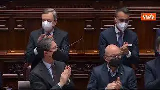 Ucraina, standing ovation da Aula Camera alla fine dell'intervento di Zelensky