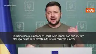 SOTTOTITOLI Zelensky: "Non possiamo liberare Mariupol senza carri armati e aerei"