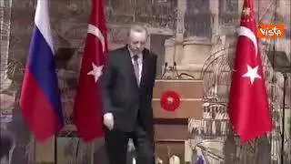 Ucraina, prima giornata di negoziati tra delegazioni Mosca e Kiev a Istanbul, le immagini del tavolo