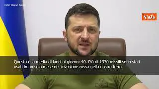Zelensky: "In un mese di guerra sono stati lanciati 1300 missili in Ucraina"
