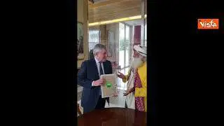 Tajani incontra il mistico Sadhguru: "Parlato di clima e ambiente"