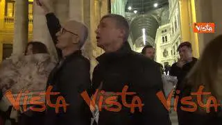 Protesta al teatro San Carlo di Napoli per balletto con russi. I manifestanti cantano inno ucraino