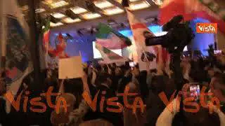 Assemblea Forza Italia a Roma, l'ovazione e i cori all'arrivo di Berlusconi
