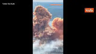 Nube rosa in Ucraina dopo l'esplosione di un deposito di acido nitrico. Il video postato sul web