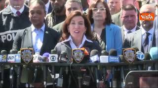 Sparatoria Brooklyn, Hochul (Gov. NY): "Siate prudenti, aggressore ancora in fuga. È pericoloso"