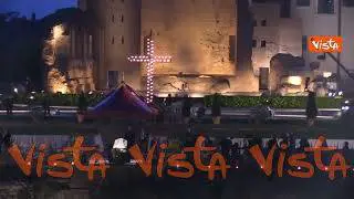 Tutto pronto al Colosseo per la Via Crucis di Papa Francesco, le immagini