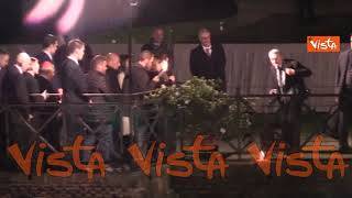 Via Crucis Papa Francesco, una donna russa e una ucraina portano la croce insieme