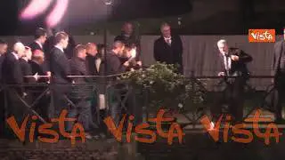 Via Crucis Papa Francesco, una donna russa e una ucraina portano la croce insieme