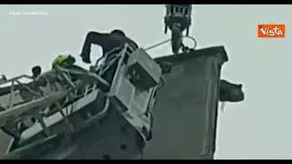 Ucraina, a Borodyanka si scava tra le macerie. Trovati i corpi di 41 persone