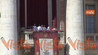 Pasqua a San Pietro, la benedizione di Papa Francesco per i fedeli in Piazza