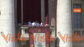 Pasqua a San Pietro, la benedizione di Papa Francesco per i fedeli in Piazza