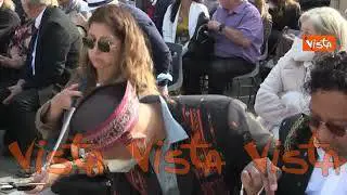 Torna la Pasqua a San Pietro, oltre 100 mila fedeli in piazza. Le immagini