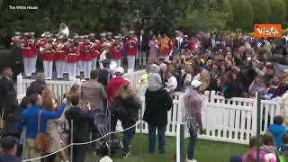 Biden dà il via all'Easter Egg Roll, il tradizionale gioco organizzato alla Casa Bianca per i bimbi