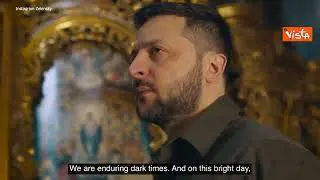 Zelensky, il messaggio per la Pasqua Ortodossa dalla cattedrale di Santa Sofia a Kiev