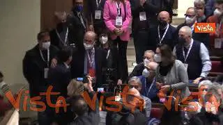 Congresso Articolo Uno, l'abbraccio tra Giuseppe Conte e Pier Luigi Bersani