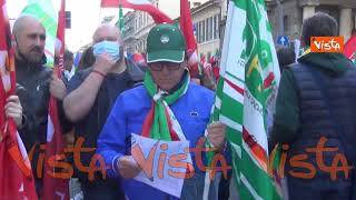 Primo maggio, il corteo a Milano per la Festa del Lavoro
