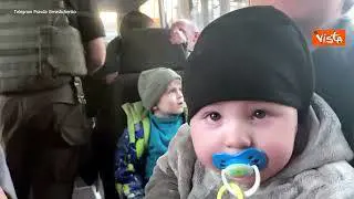 Acciaieria Mariupol, le immagini delle evacuazioni dei civili