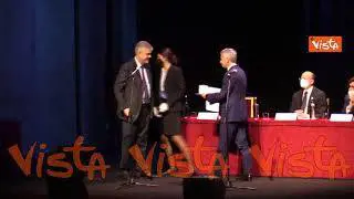 L'Ad di Ferrovie dello Stato Ferraris riceve il Premio Guido Carli, il momento della consegna