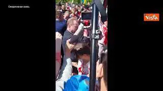 Vernice rossa lanciata sull'ambasciatore russo a Varsavia, il video