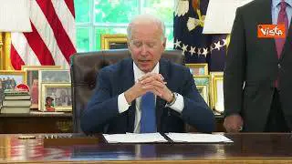 Ucraina, Biden firma legge per agevolare consegna armi a Kiev, la stessa usata contro Hitler