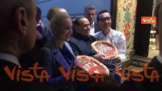 Berlusconi da Sorbillo, ecco la pizza personalizzata per lui e la compagna