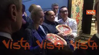 Berlusconi da Sorbillo, ecco la pizza personalizzata per lui e la compagna