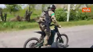 Ucraina, ecco come l'esercito di Kiev sfida i russi, la nuova "arma" è la bicicletta elettrica