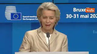 Von der Leyen: "Sesto pacchetto sanzioni distrugge basi finanziarie guerra Putin"