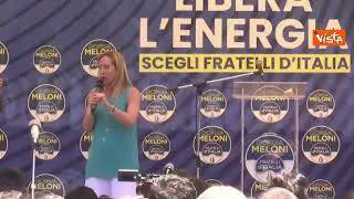 Meloni: “L'immigrazione illegale di massa è nelle mani dei poteri forti”