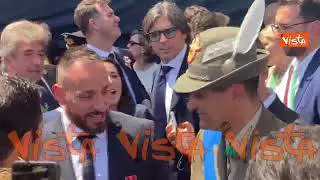 2 Giugno, selfie per il Generale Figliuolo tra la folla al termine della parata