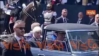 Due giugno, Mattarella lascia parata a bordo della Lancia Flaminia. L'applauso del pubblico
