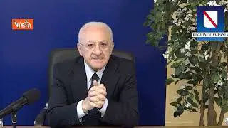 De Luca: Continuerò a indossare mascherina, se gli altri non la mettono non mi fa nè caldo nè freddo