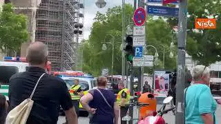 Auto sulla folla a Berlino, un morto. Le immagini dalla capitale tedesca