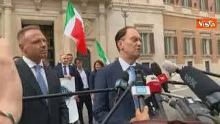 Delega fiscale, flashmob FdI a Montecitorio. Ciriani: "Casa intoccabile. No a nuove tasse"