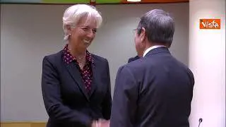 Consiglio Ue, Draghi arriva nella sala della riunione con Lagarde