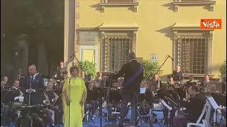 Il tenore Aldo Caputo e il soprano Maria Cioppi in concerto con la banda della Polizia a Pontedera
