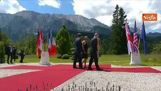 G7 in Germania, l'arrivo di Macron con la moglie Brigitte