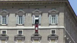 Papa Francesco: "Popolo ucraino afflitto dalla guerra, non dimentichiamolo"