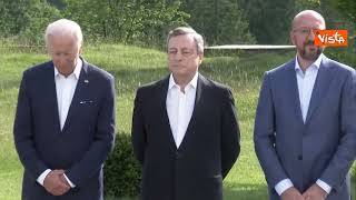 Draghi tra Biden e Michel durante le dichiarazioni dei leader del G7 in Germania