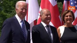 G7 in Germania, i leader arrivano con la cravatta ma la tolgono per le dichiarazioni alla stampa