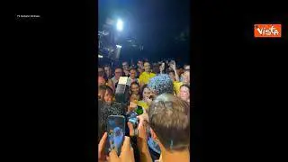 Tommasi eletto sindaco di Verona, sostenitori lo "innaffiano" con lo champagne