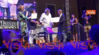 Francesco Guccini premiato al Passaggi Festival di Fano