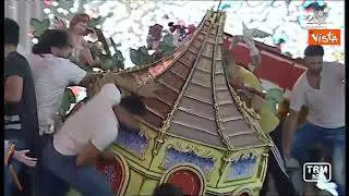 Festa della Bruna, ecco lo "strazzo" (l'assalto) del carro trionfale