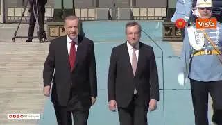 "Merhaba asker", il saluto in turco di Draghi per i soldati ad Ankara