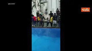 Sri Lanka nel caos, manifestanti invadono la residenza presidenziale e fanno il bagno in piscina