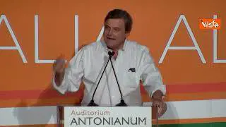 Italia al centro, Calenda: "30 anni di bipolarismo un fallimento. Paese ignorante e impoverito"