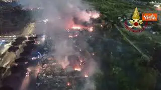 Incendio a Centocelle, le immagini dall'alto effettuate dai droni dei Vigili del fuoco