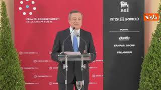 Draghi scherza con la stampa estera e racconta la barzelletta del banchiere centrale