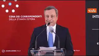 Draghi scherza con stampa estera: "Sarò un nonno a vostro servizio"