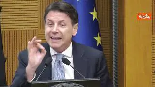 Conte annuncia il non voto alla fiducia in Senato, la standing ovation dei parlamentari 5 stelle